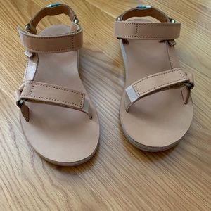 Women’s leather Tevas